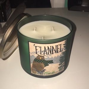NWT FLANNEL CANDLE🌈✨